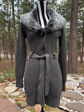 Bebe Sweater with fur